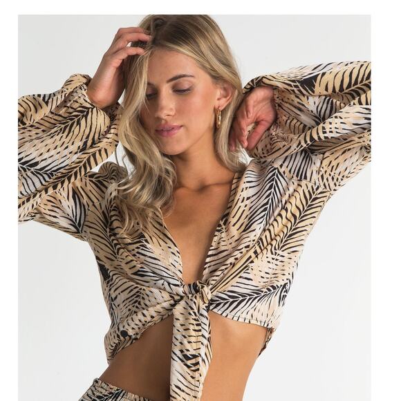 BILLABONG Breathe Light Woven Top Size Medium M Wrap Surfer Boho Crop Feminine - Picture 2 of 6